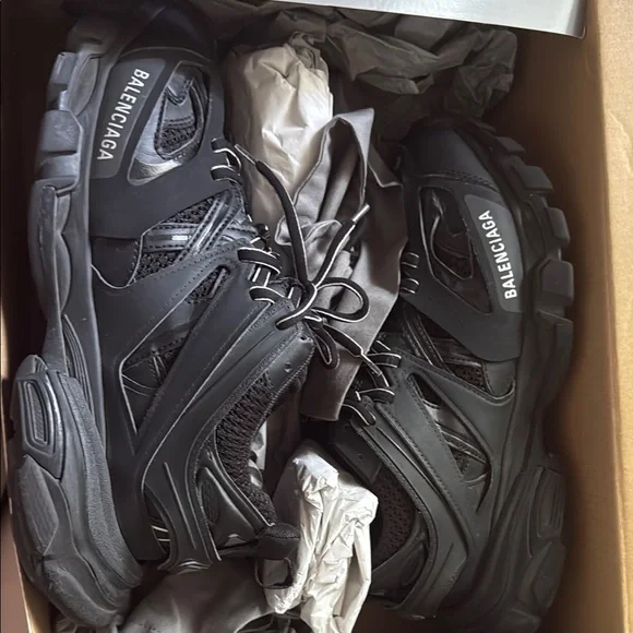 Balenciaga | Shoes | Balenciaga Black Sneakers With Chunky  display picture 3